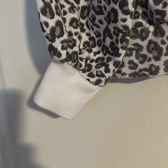 Women’s Abercrombie & Fit Animal Print Sweatshirt size M - Picture 3 of 5